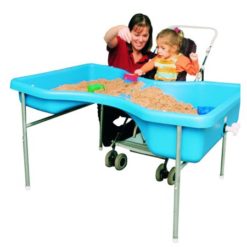 mesa adaptada arena y agua con funda superior